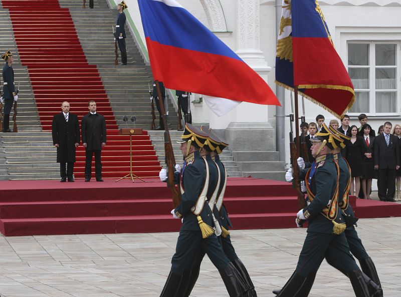 Medvedev toma posesión de su cargo