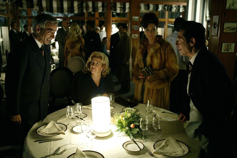 Desi junto a los Alcántara, en la décima temporada de 'Cuéntame cómo pasó'