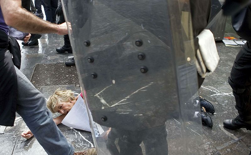 La Ertzaintza detiene a dos personas en una manifestación convocada por los movimientos pro amnistía en San Sebastián