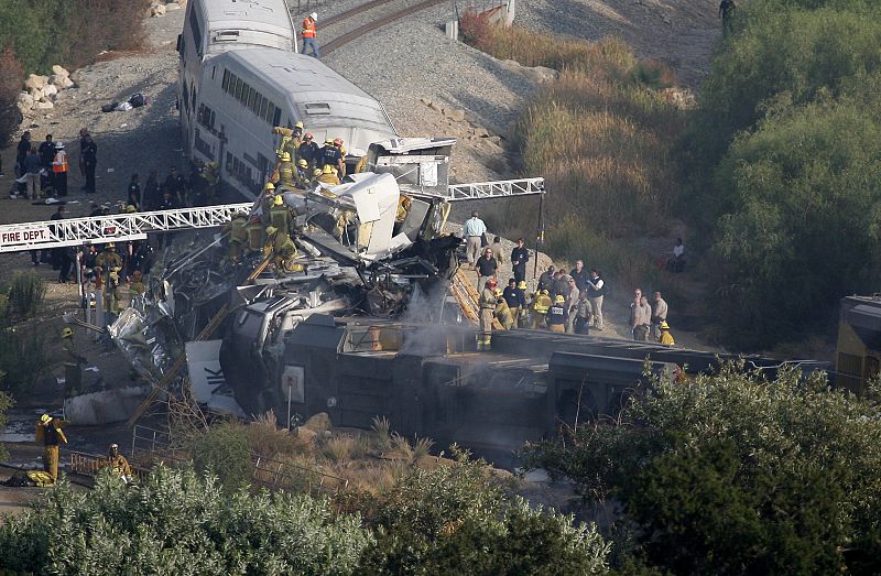 Diez muertos en un accidente de tren en Los Angeles