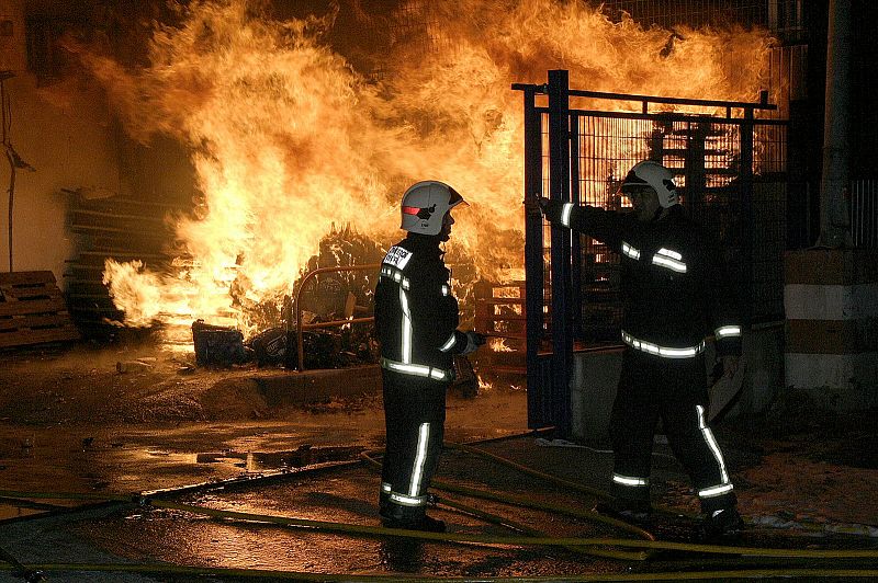 Gran incendio en un almacén de Motril