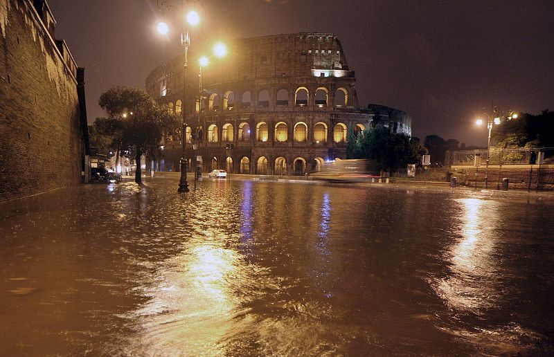 FUERTE TORMENTA DE AGUA Y NIEVE EN ROMA