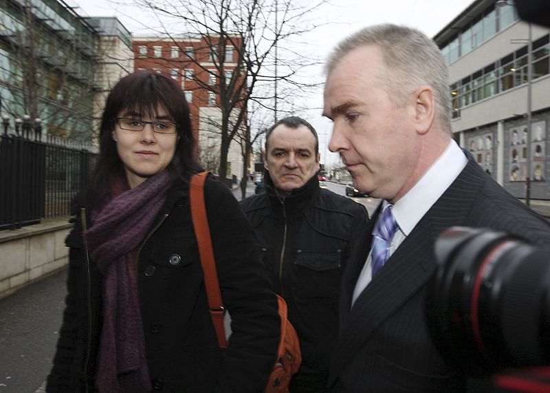 El ex preso de ETA Iñaki de Juana Chaos comparece ante el juez de Belfast que ha de decidir si le extradita a España tal y como ha pedido la Audiencia Nacional por un presunto delito de enaltecimiento del terrorismo.