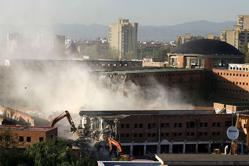 Comienza el derribo de la antigua cárcel de Carabanchel