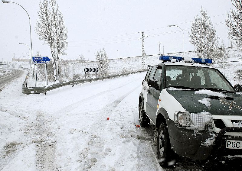 Nieve en las carreteras de León