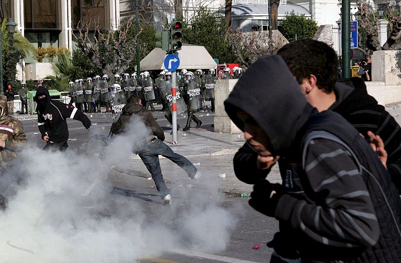 Un policía mata a un joven de 15 años en Atenas