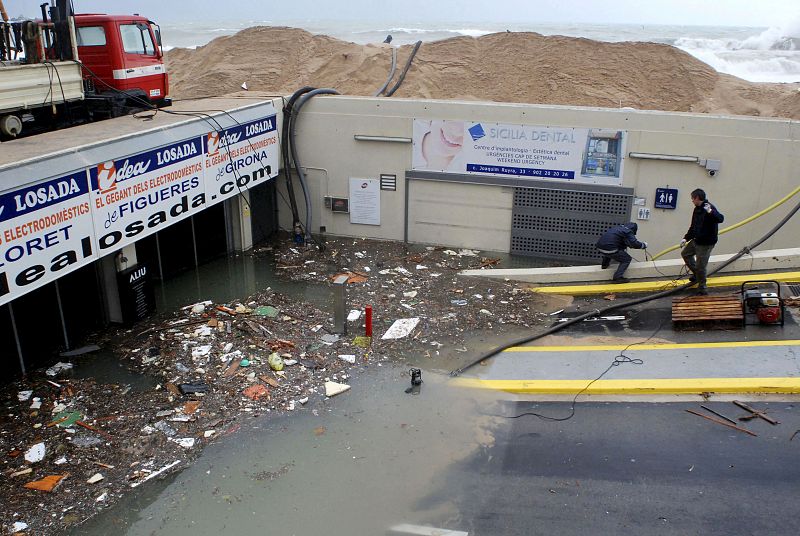 Un párking inundado en Blanes