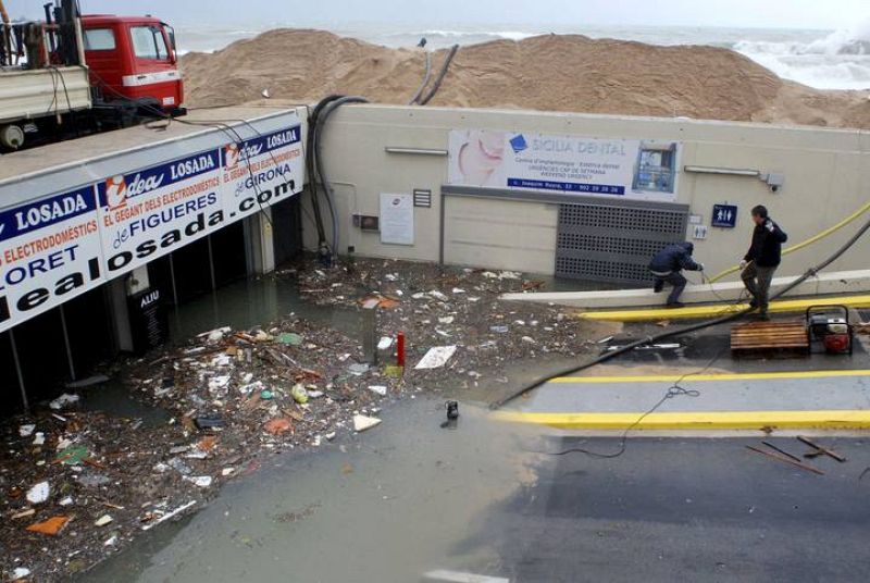  Un párking inundado en Blanes