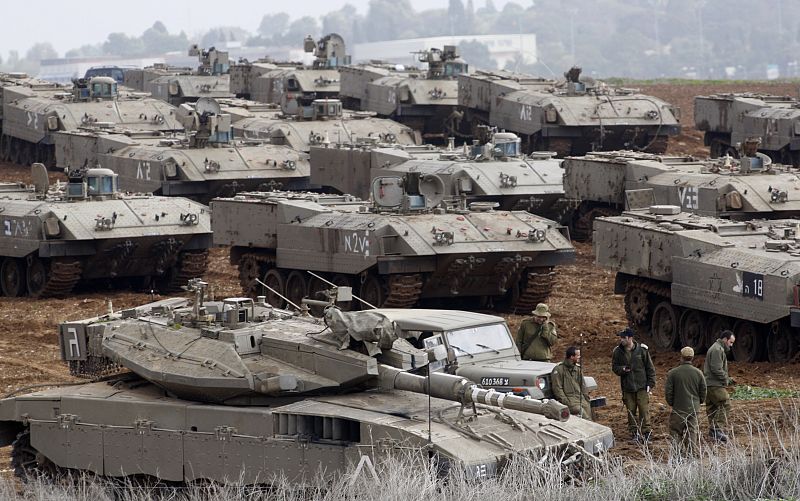 Tanques israelíes, junto a Gaza