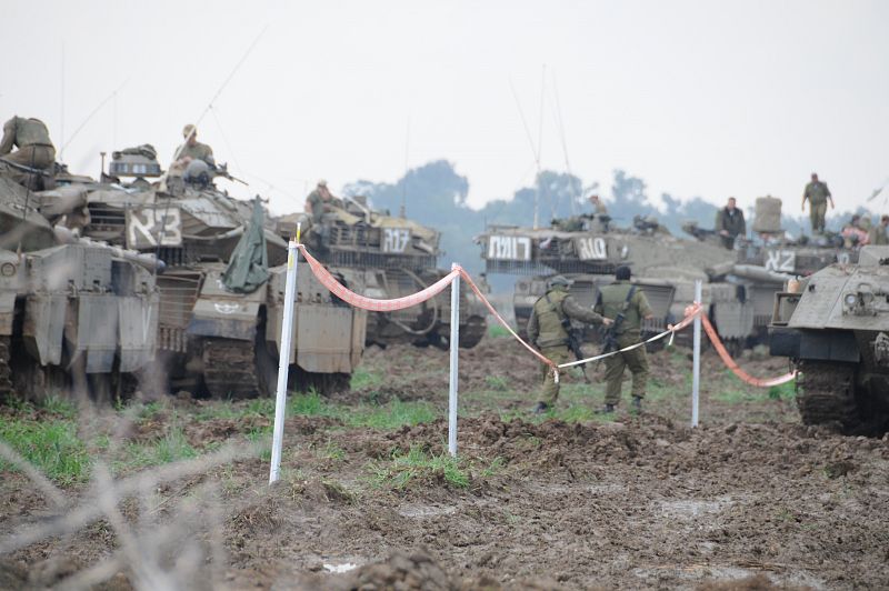 Preparativos de las tropas israelíes para la incursión por tierra a la Franja de Gaza.  (30/12/08)