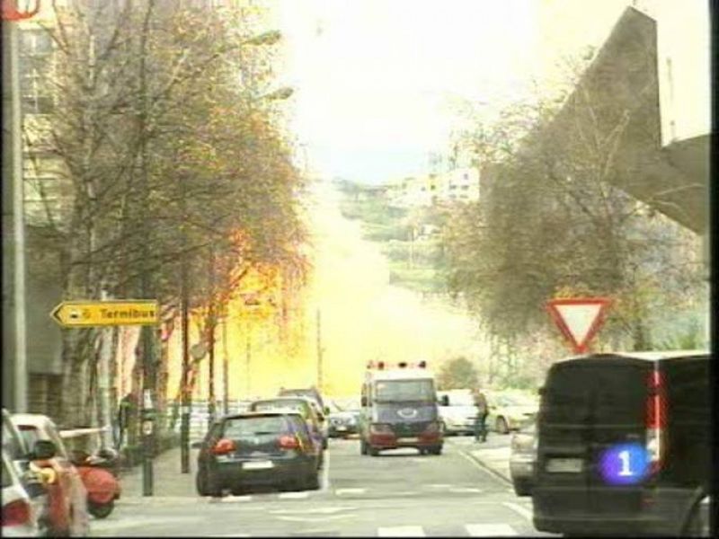 ETA ha hecho estallar una furgoneta bomba junto a la sede de la Televisión Autonómica Vasca en Bilbao.