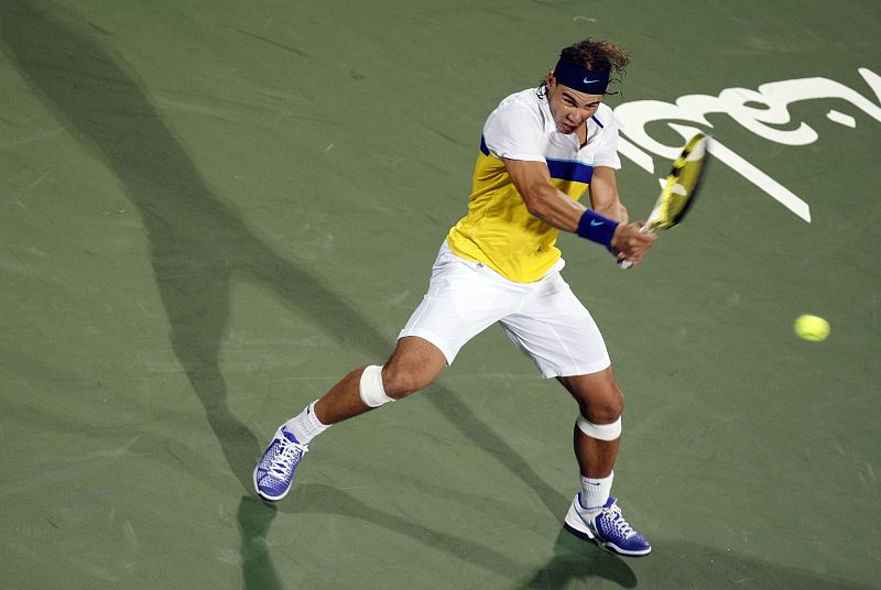 Dos meses después de su último partido, Nadal aparece con una nueva equipación para la temporada en que ha de defender el número uno del mundo.