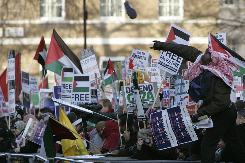 En Londres más de 10.000 personas han participado en una manifestación de protesta contra el ataque israelí sobre Gaza. (03/01/09)