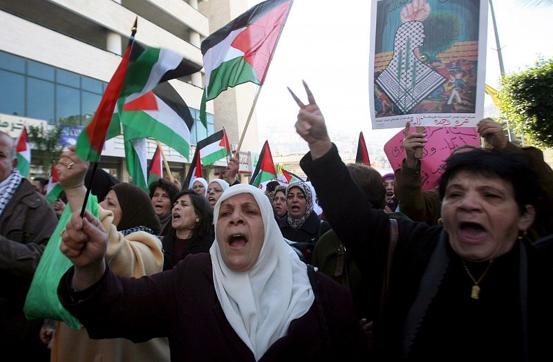 MUJERES PALESTINAS SE MANIFIESTAN EN CONTRA DE LA OFENSIVA ISRAELÍ EN NAPLUSA