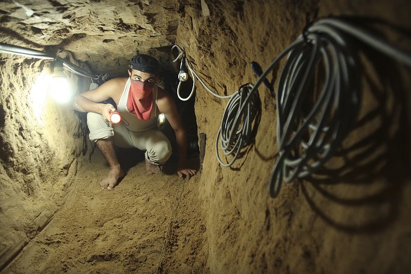 Uno de los túneles que unen la Franja de Gaza con Egipto y que los palestinos usan para pasar productos de contrabando, alimentos pero también armas de Hamás. Imagen tomada el 21 de octubre de 2008.