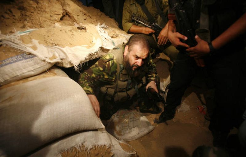 Nizar Rayan, líder de Hamás muerto por las bombas de Israel, en un túnel en la Franja de Gaza en una foto de archivo el 15 de septiembre de 2007. 