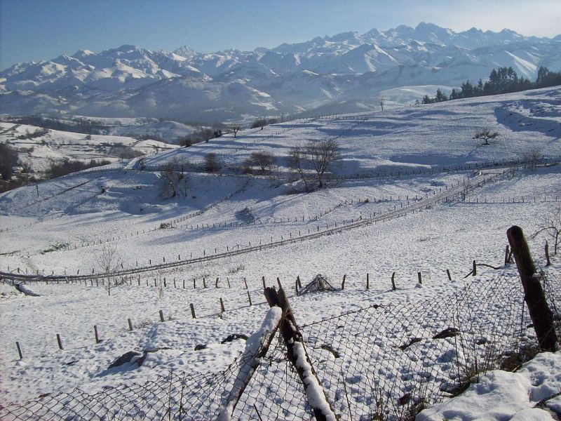 Paisaje nevado en los Picos de Europa, Asturias