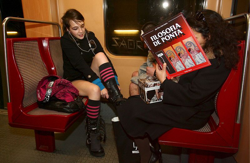 PORTUGAL - "FLASH MOB" ROPA INTERIOR