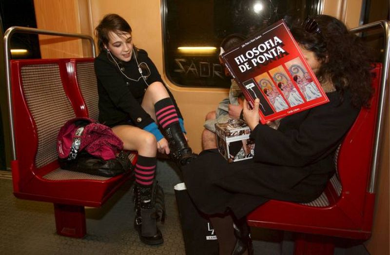 PORTUGAL - "FLASH MOB" ROPA INTERIOR