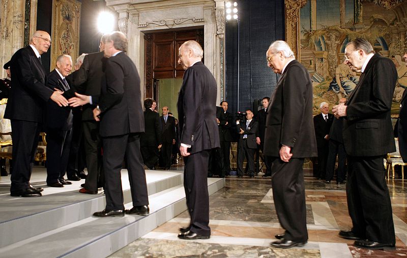 Italy's new President Napolitano and outgoing president Ciampi greet dignitaries in Rome