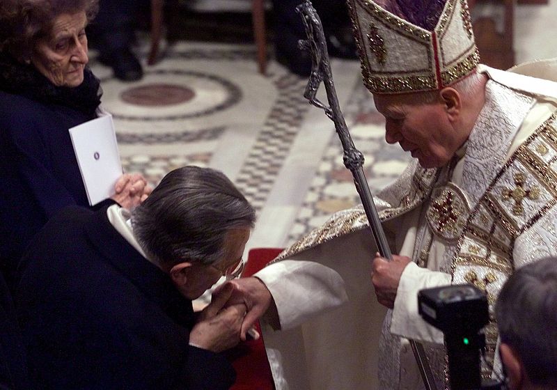 FORMER PM ANDREOTTI MEETS POPE JOHN PAUL ON CHRISTMAS.