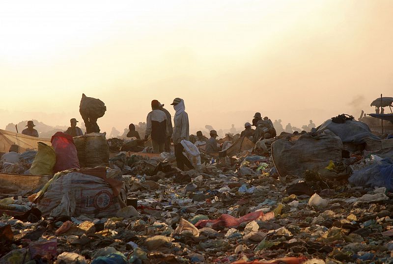 LA CRISIS SE CEBA CON LOS MORADORES DEL VERTEDERO DE PHNOM PENH