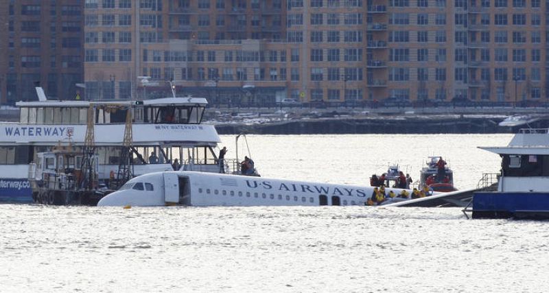 Los pasajeros, a la espera del rescate.