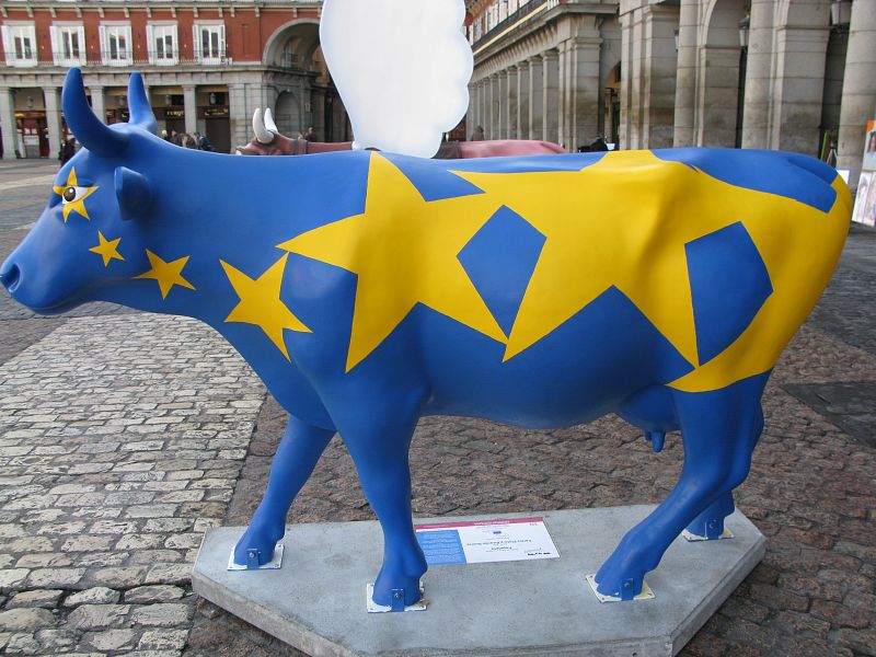 La vaca "papeleta" se encuentra situada en la Plaza Mayor