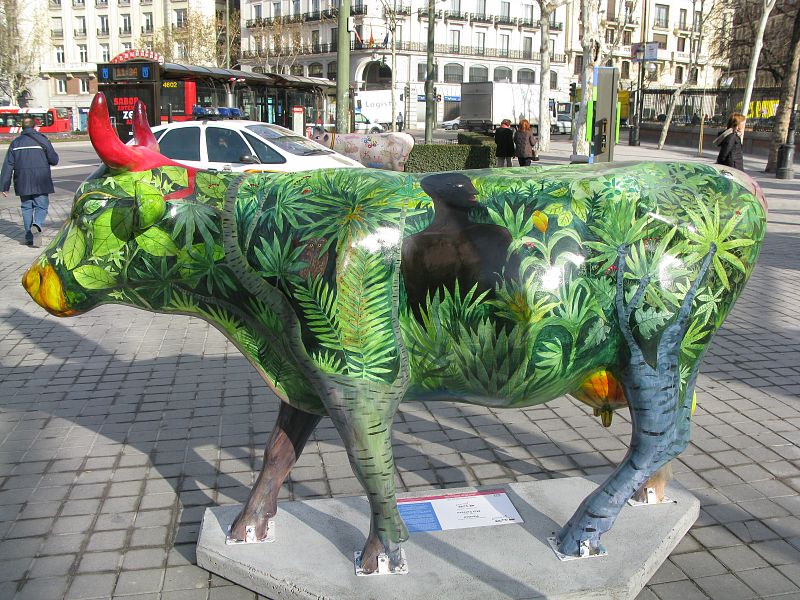 La vaca paraiso se encuentra situada en la puerta principal del Parque del Retiro