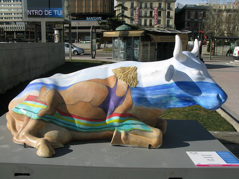 La vaca llamada "vaca y gorda" se encuentra situada en la Plaza de Colón