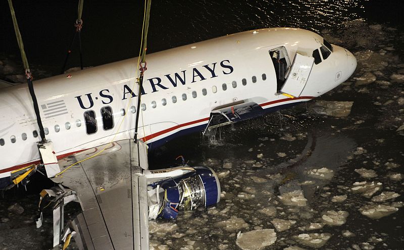 US Airways airplane that crashed is raised out of Hudson River in New York