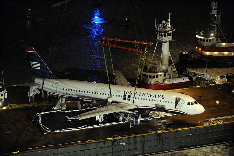 US Airways airplane that crashed is raised out of Hudson River in New York