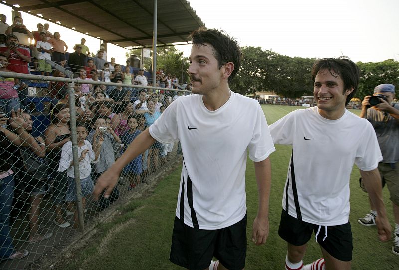 Los dos actores mexicanos se reconocen amantes del fútbol y en más de una ocasión se han prestado a jugar en encuentros benéficos.