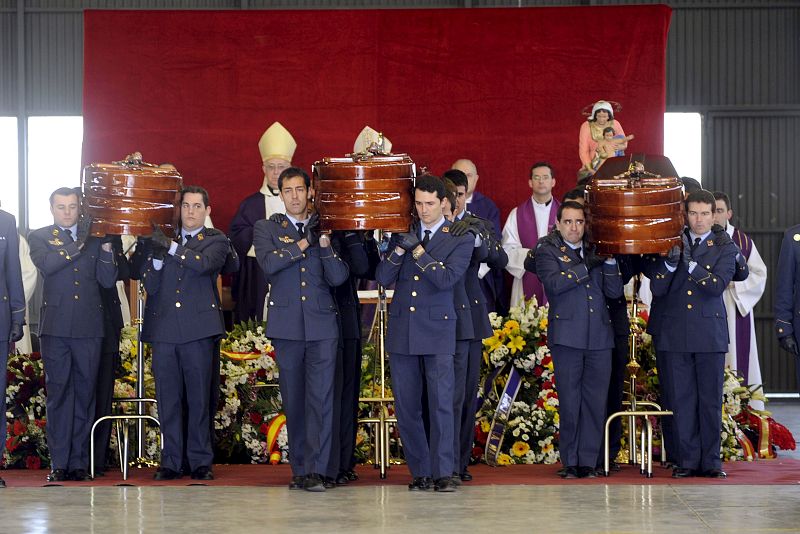 EL FUNERAL EN LA BASE AÉREA DE LOS LLANOS