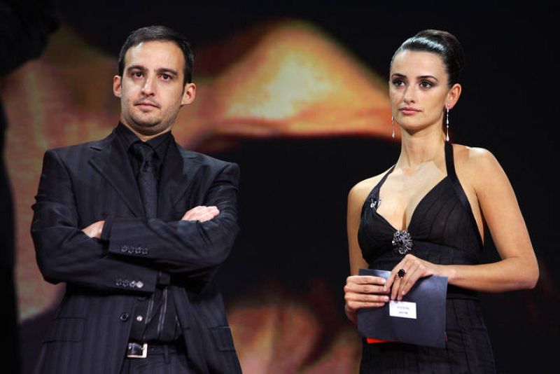 Penélope Cruz junto con el director español Alejandro Amenabar en la entrega de los premios Goya en Madrid