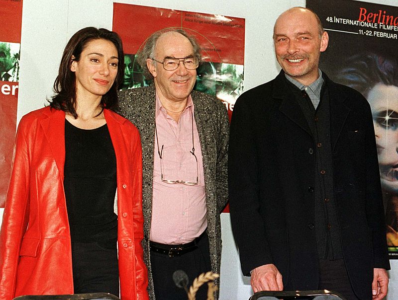 Rosana Pastor junto al director George Sluizer y el actor James Faulkner en el Festival de Cine Internacional de Berlín