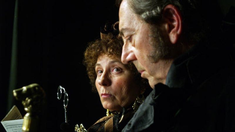   Tina Sainz junto al actor Miguel Rellán, en una escena de la película "Sangre de Mayo" de José Luis Garci