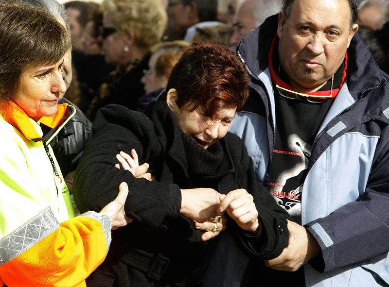 La ceremonia ha estado marcada por el dolor en las familias de los niños fallecidos.