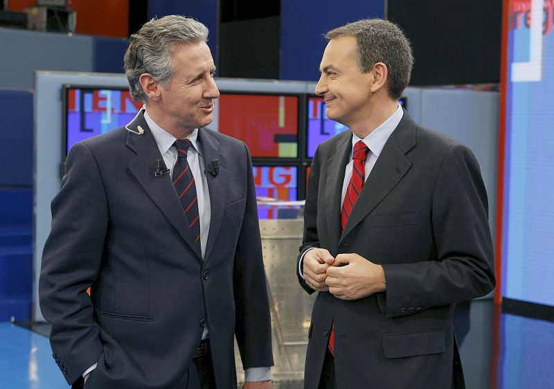 José Luis Rodríguez Zapatero charla con Lorenzo Milá momentos antes del comienzo del programa