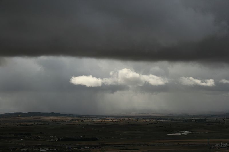Llueve sobre Chinchilla de Montearagón, Albacete. 27/01/2009