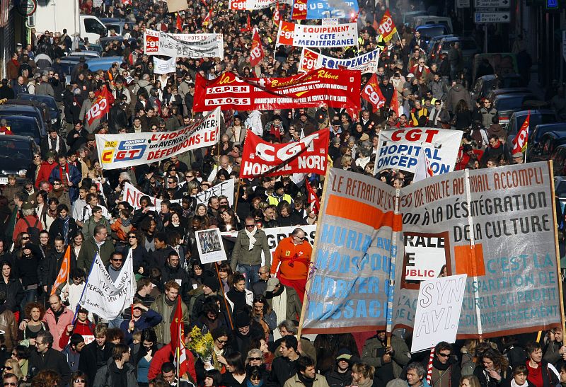 El sector público y el privado se han unido en la marcha por la huelga general en Marsella.