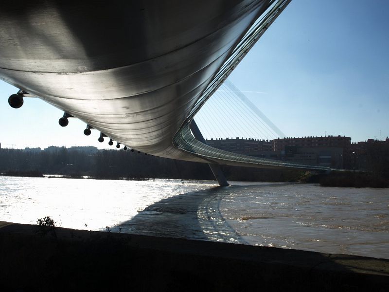 Crecida del río Ebro a su paso por Zaragoza.(30/01/09)