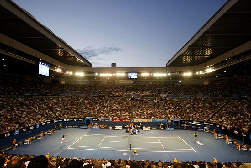 Vista general del Rod Laver Arena totalmente lleno para ver el partido.