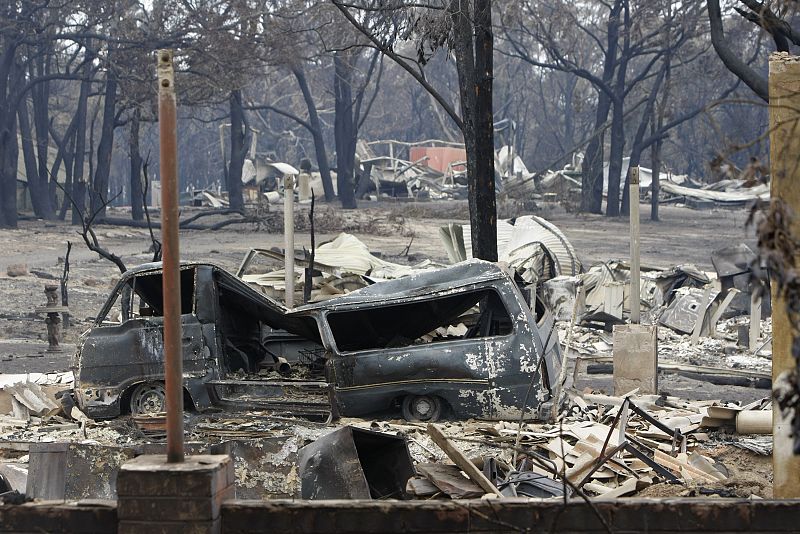 Algunos de los fallecidos por el fuego se vieron atrapados mientras intentaban huir en sus coches.