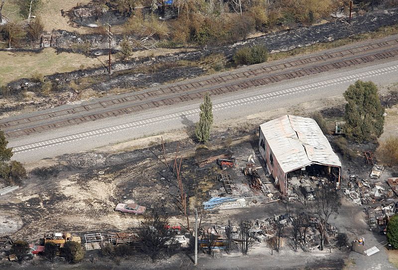 Vista aérea de una vivienda convertida en cenizas tras el paso del fuego, en la localidad de Kinglake.