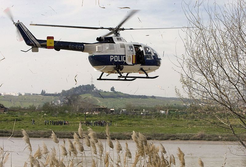 LA GUARDIA CIVIL BUSCA EN EL RÍO GUADALQUIVIR A LA JOVEN DESAPARECIDA