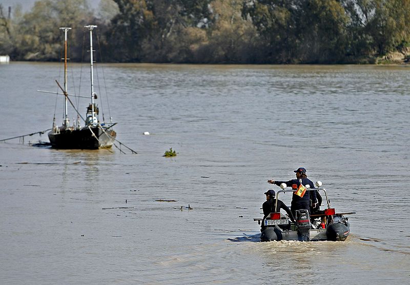 BUSCAN EL CADÁVER DE MARTA DEL CASTILLO EN 80 KILÓMETROS DEL RÍO ENTRE SEVILLA Y SANLÚCAR