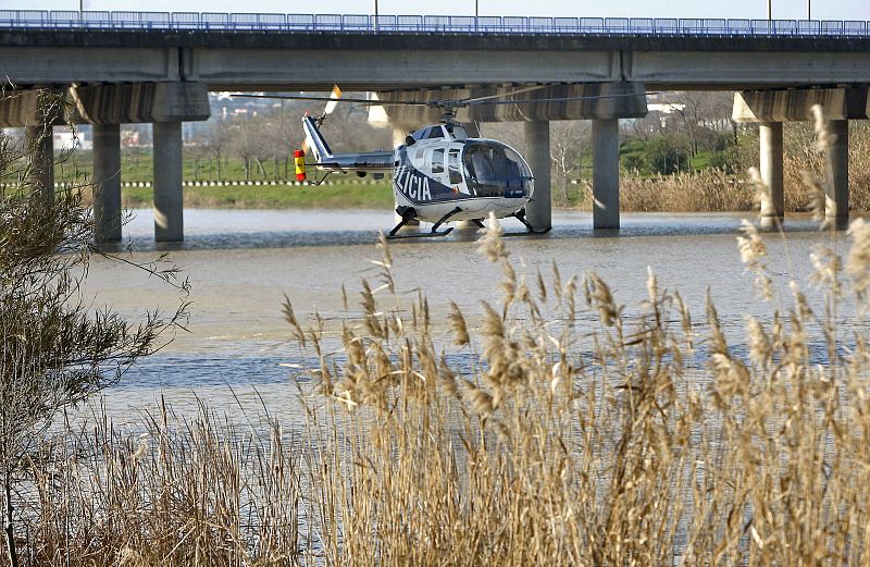 BUSCAN EL CADÁVER DE MARTA DEL CASTILLO EN 80 KILÓMETROS DEL RÍO ENTRE SEVILLA Y SANLÚCAR