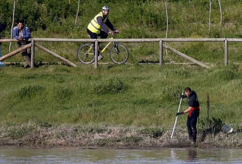 BUSCAN EL CADÁVER DE MARTA DEL CASTILLO EN 80 KILÓMETROS DEL RÍO ENTRE SEVILLA Y SANLÚCAR