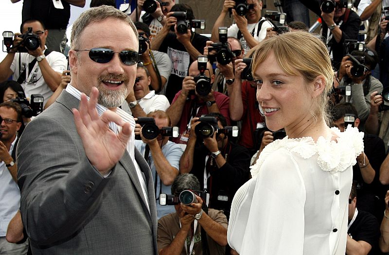 David Fincher posa con la actriz Chloe Sevigny